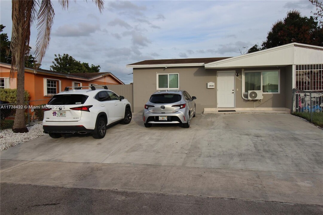 19143 NW 35th Ave in Miami Gardens, FL - Building Photo