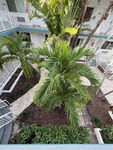 7710 Harding Ave in Miami Beach, FL - Foto de edificio - Building Photo