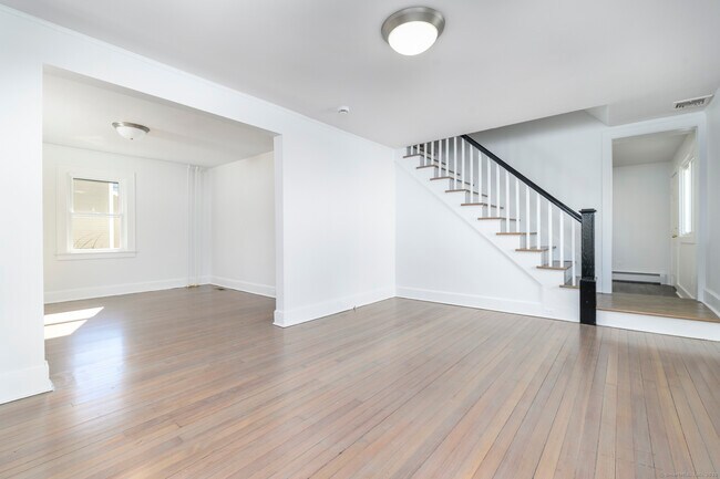 35 Randall Ave in Stamford, CT - Building Photo - Building Photo