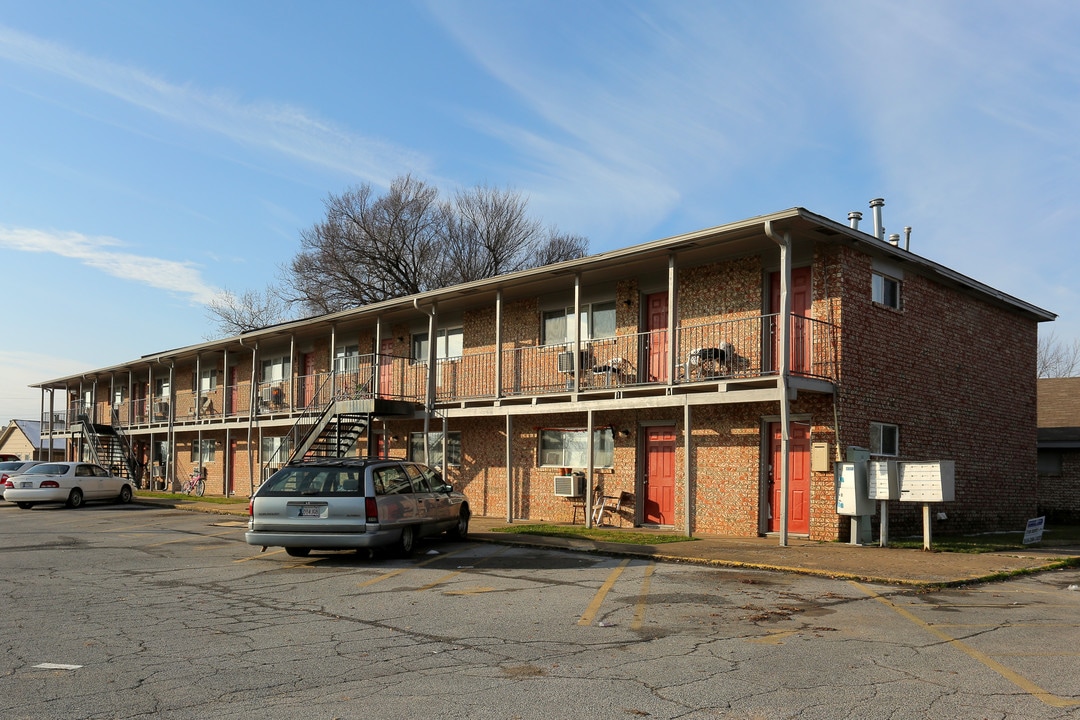 105-109 S Main St in Broken Arrow, OK - Building Photo