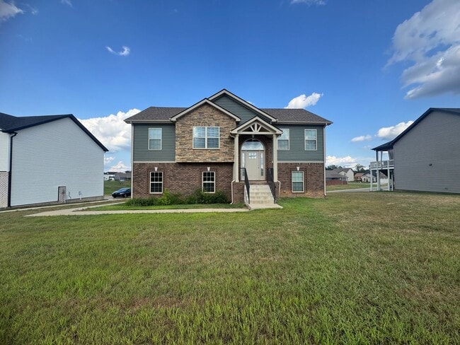 7 Dugger Dr in Clarksville, TN - Building Photo - Building Photo