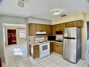 3181 SW 26th St-Unit -3181 in Miami, FL - Building Photo - Building Photo
