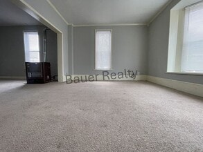 108 E 2nd St in Ashland, OH - Foto de edificio - Building Photo