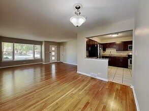 7621 W Madison St in Niles, IL - Building Photo - Building Photo