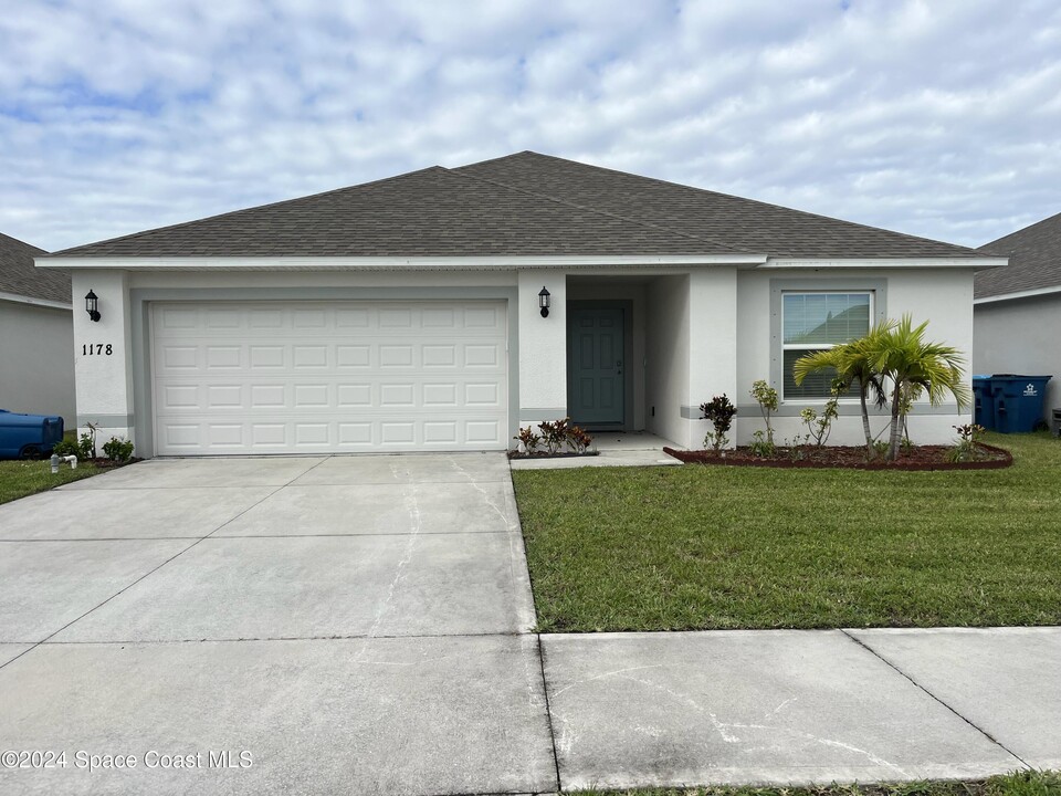 1178 Dania Cir in Palm Bay, FL - Building Photo