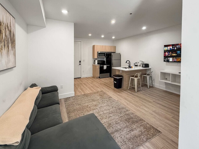 2400 E Huntingdon St in Philadelphia, PA - Foto de edificio - Building Photo