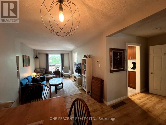 1330-1330 Trowbridge Dr in Oshawa, ON - Building Photo - Building Photo
