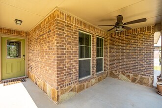 121 Hematite Ln in Jarrell, TX - Building Photo - Building Photo