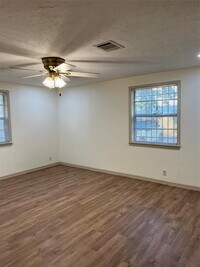 743 Yorkshire St photo'