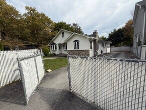 28 Lake Rd in Hopewell Junction, NY - Building Photo - Building Photo