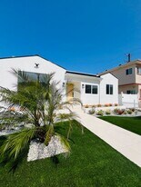 482 S Hamel Rd in West Hollywood, CA - Building Photo