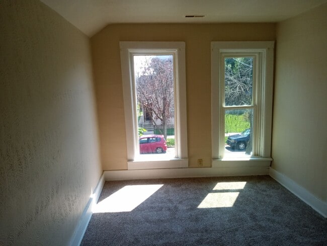 135 Everett St, Unit Upper