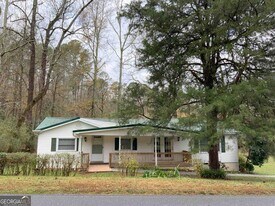 1590 Waterworks Rd in Commerce, GA - Building Photo