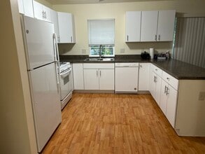 140 Holly Pines Ct, Unit Holly Pines Ct in Holly, MI - Building Photo - Building Photo