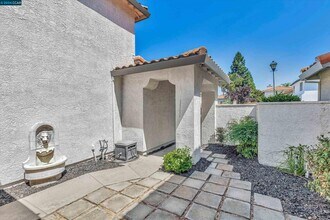 5415 San Carlos Way in Rocklin, CA - Building Photo - Building Photo