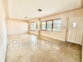 990 62nd Terrace S in St. Petersburg, FL - Building Photo - Building Photo