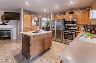 3049 Emerald Creek Dr in Las Vegas, NV - Building Photo - Building Photo