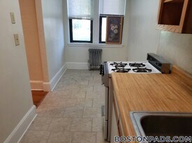 53 Fellsway W, Unit 5 in Medford, MA - Building Photo