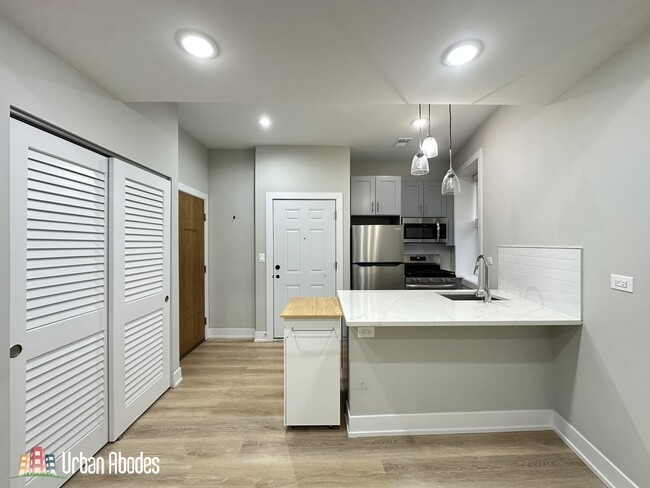 445 W Belden Ave, Unit A03