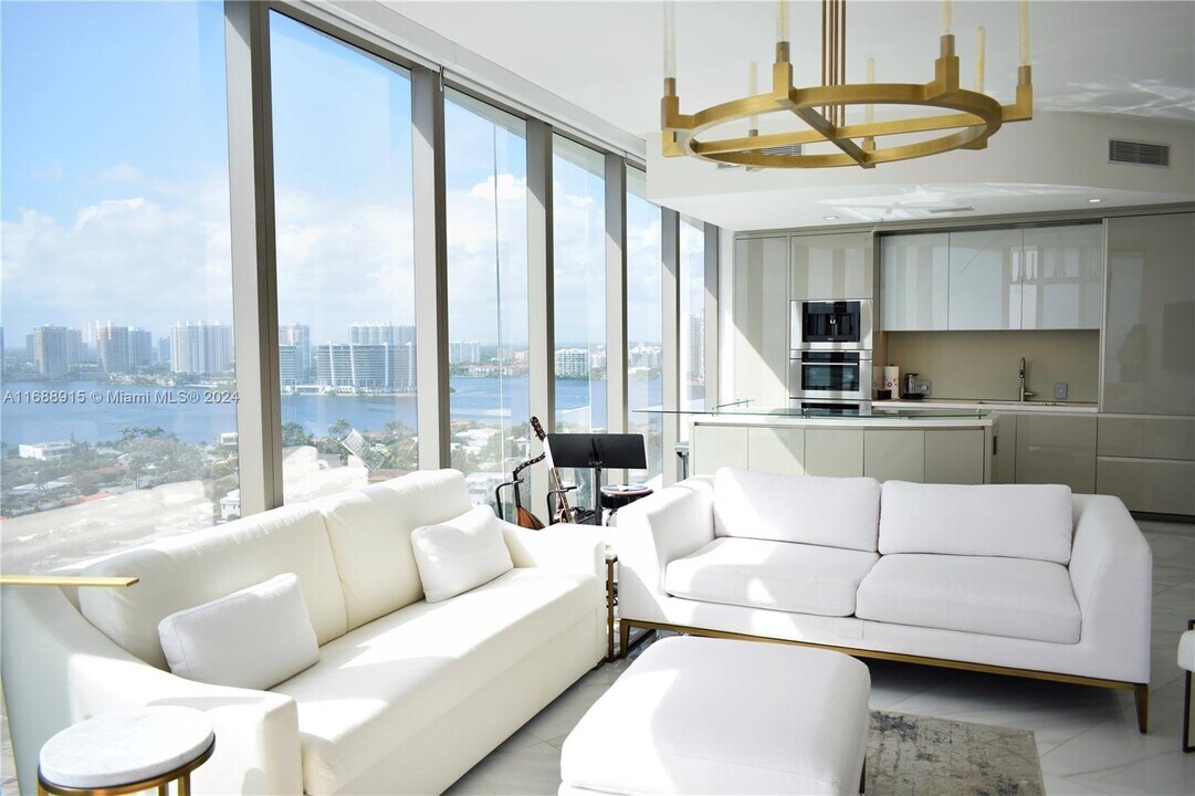 18975 Collins Ave, Unit 1804 in Sunny Isles Beach, FL - Building Photo