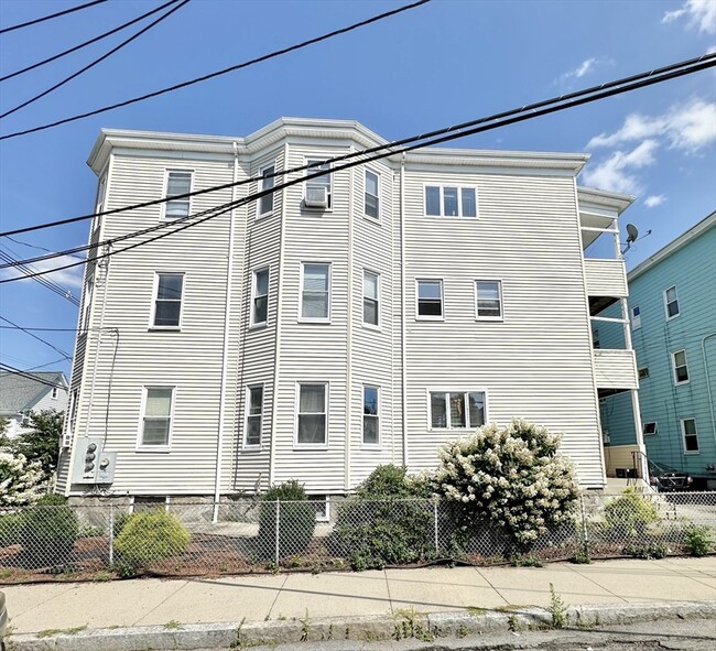 23 Lambert St-Unit -2 in Medford, MA - Building Photo - Building Photo