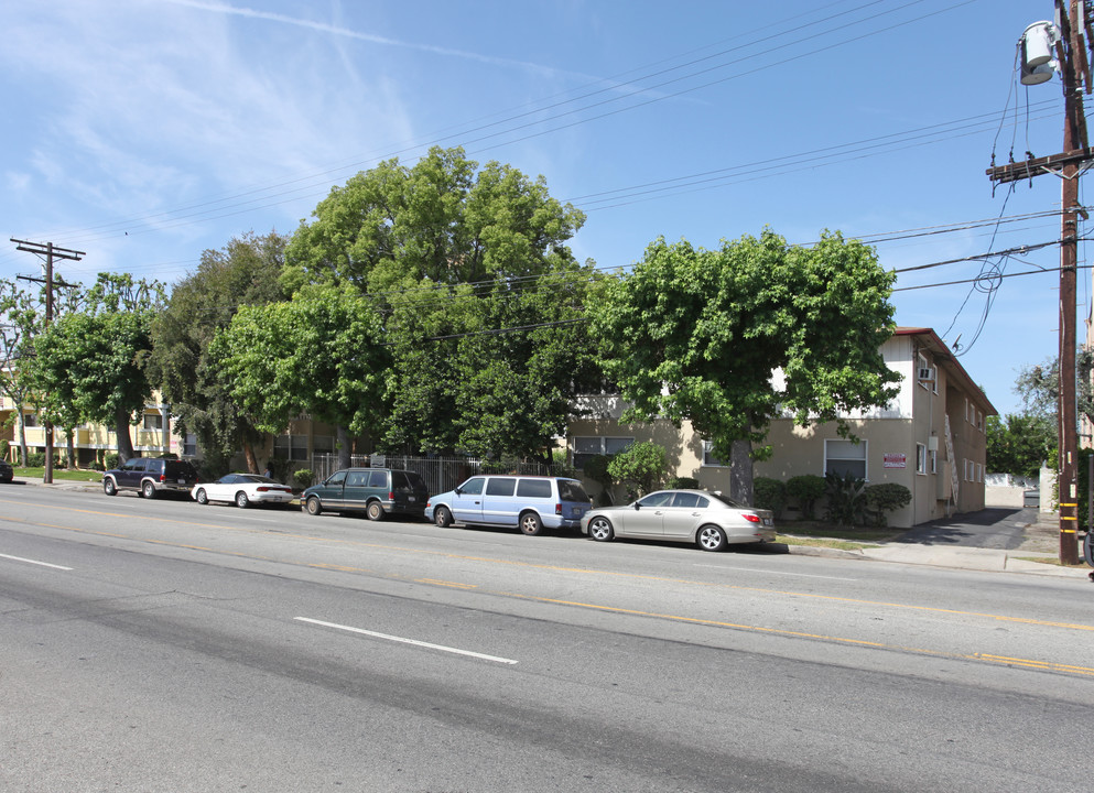 6937-6943 Kester Ave in Van Nuys, CA - Building Photo