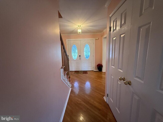 21 Crestview Dr in Kendall Park, NJ - Building Photo - Building Photo