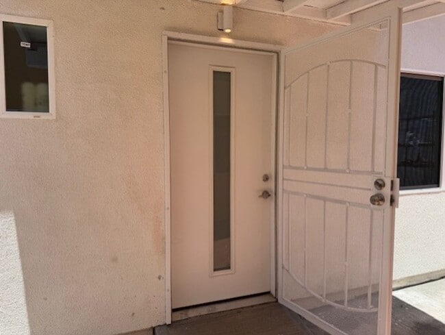 7747 Valmont St in Los Angeles, CA - Building Photo - Building Photo