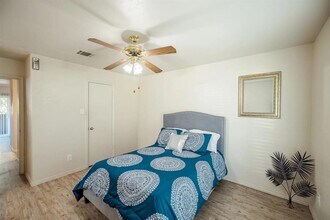 10401 N Lamar Blvd in Austin, TX - Building Photo - Building Photo