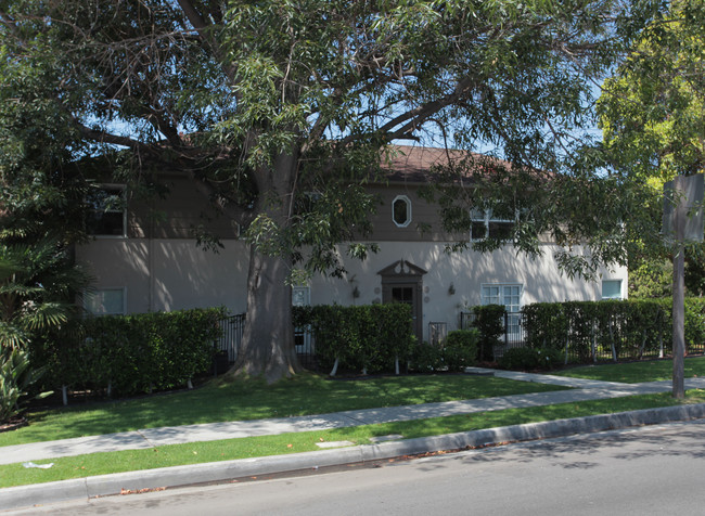 Westminster Villas Apartments in Los Angeles, CA - Building Photo - Building Photo