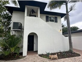 4390 Maple St NE in St. Petersburg, FL - Building Photo