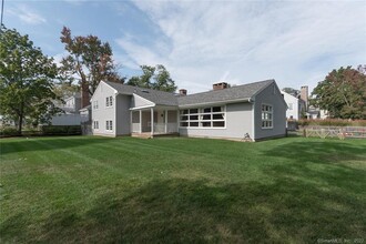 12 Baywater Dr in Darien, CT - Building Photo - Building Photo