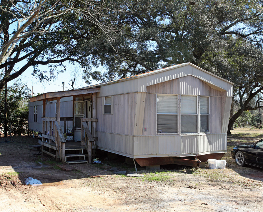 Morris Mobile Home Park in Semmes, AL - Building Photo