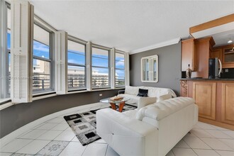 5555 Collins Ave, Unit 16A in Miami Beach, FL - Building Photo - Building Photo