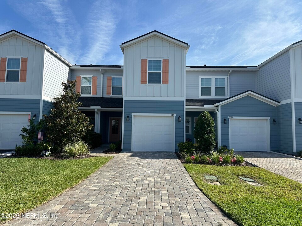 215 Pine Bluff Dr in St. Augustine, FL - Building Photo