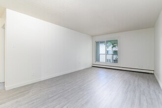 Monterey Pointe in Edmonton, AB - Building Photo - Building Photo