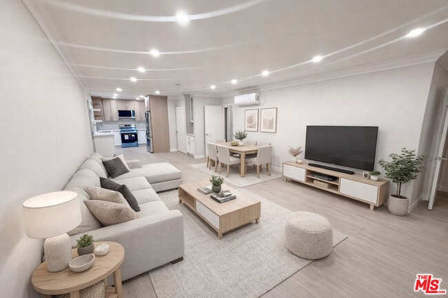 property at 1117 S Bedford St