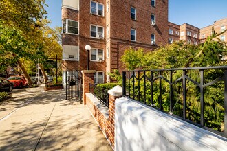 Connecticut Apartments in Rego Park, NY - Building Photo - Building Photo