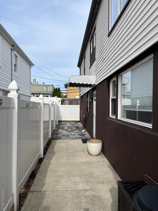 523 E Harrison St in Long Beach, NY - Building Photo - Building Photo