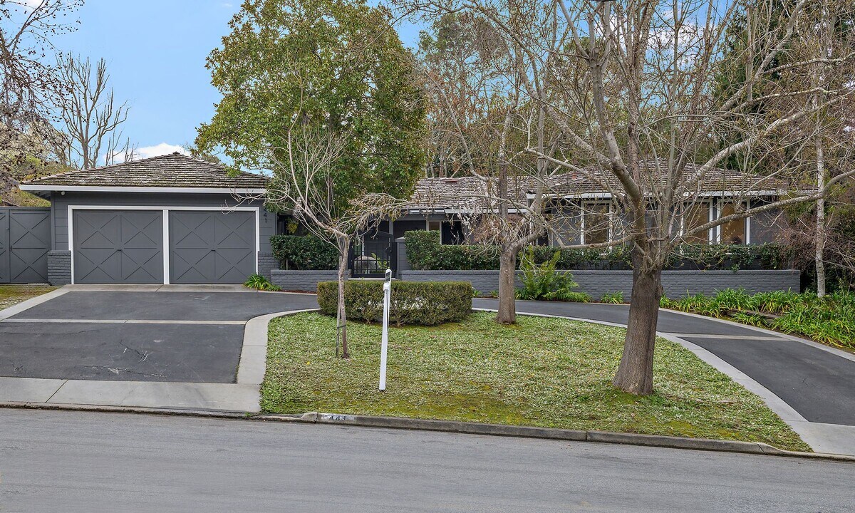 441 La Mesa Dr in Menlo Park, CA - Building Photo
