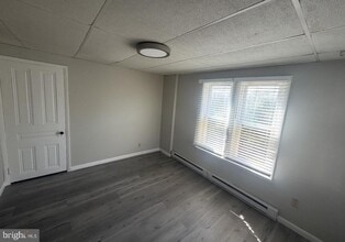 18 N Pearl St in Wernersville, PA - Building Photo - Building Photo