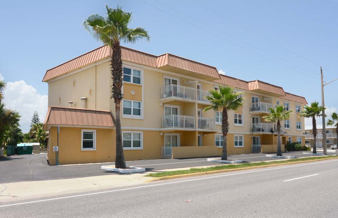 Ocean View Apartments in Daytona Beach, FL - Building Photo