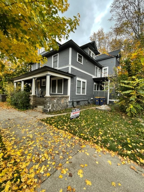 549 Logan St SE