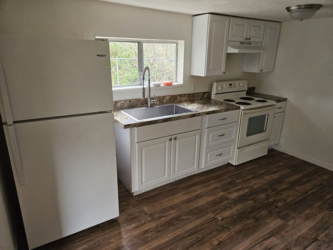 444 N Elm St in Coquille, OR - Building Photo - Building Photo