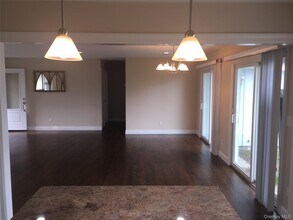13 Whiting Rd in East Quogue, NY - Building Photo - Building Photo