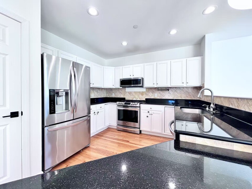 18 Ship Ave in Medford, MA - Building Photo