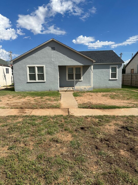 1827 Wallace St in Clovis, NM - Building Photo