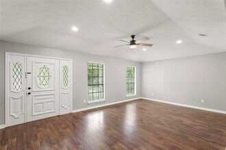 8402 Pine Shores Dr in Humble, TX - Foto de edificio - Building Photo