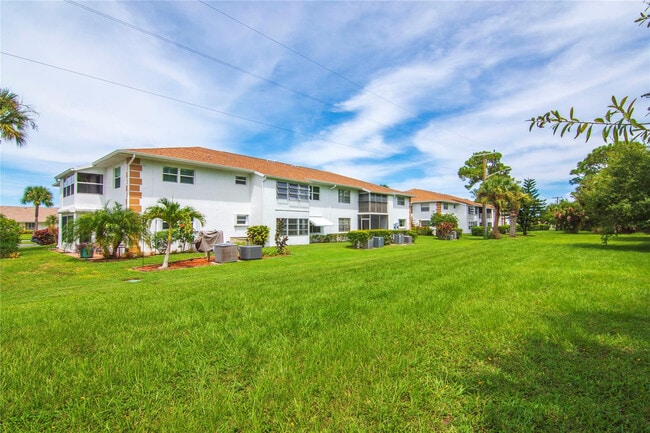 1217 S Lakes End Dr in Fort Pierce, FL - Building Photo - Building Photo