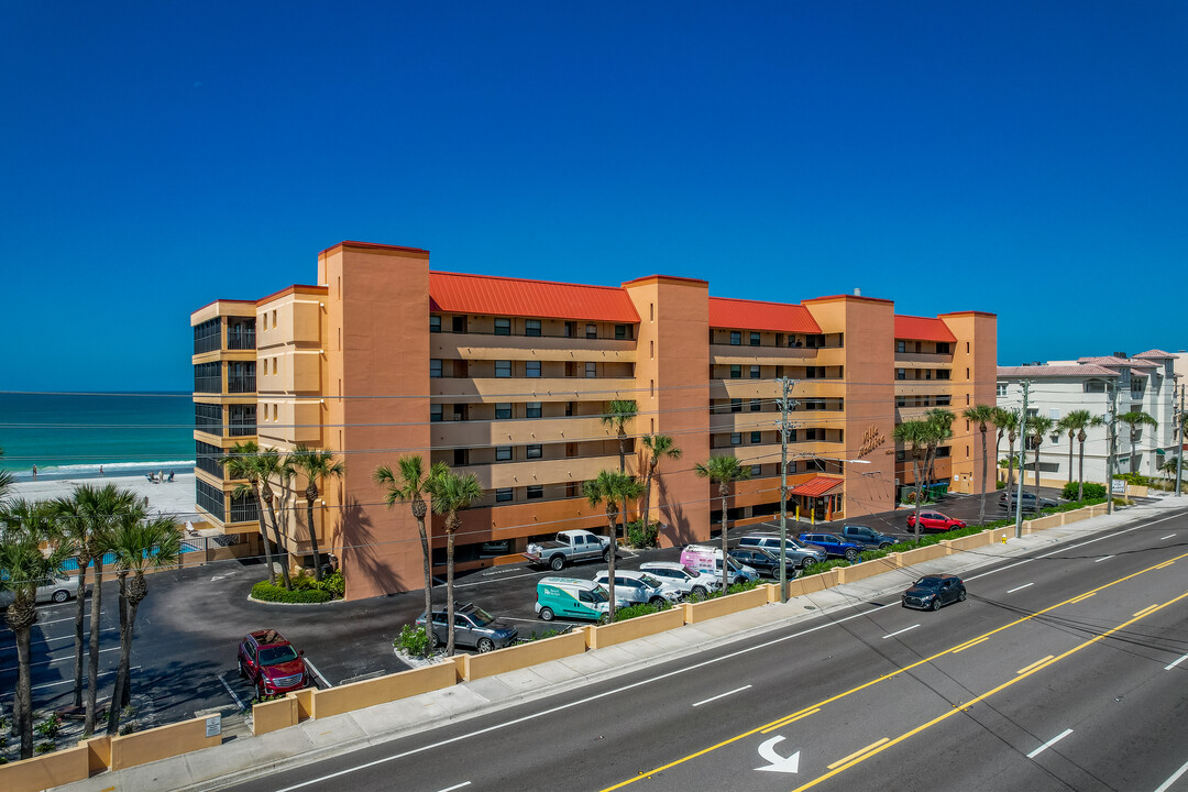 Villa Madeira Condominiums in Madeira Beach, FL - Building Photo